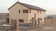 Ceny nemovitostí pořád rostou. Lidé tak musí slevovat ze svých nároků