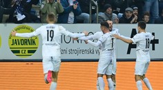 Sparta zažila na Slovácku blamáž, Slavia rozdrtila Jablonec