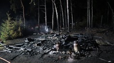 Obří požár a výbuchy v kempu na Orlíku! Shořelo 11 karavanů