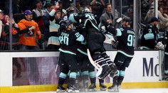 Nejrychlejší gól v historii uchvátil NHL. Brankář Dobeš jen kroutil hlavou
