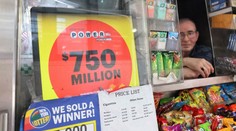 Americká loterie vyhlíží rekordní jackpot. O miliardu dolarů soutěží i Češi