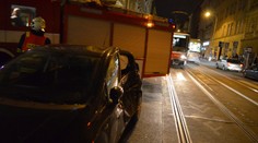 Nehoda tramvaje s autem zablokovala provoz na pražském Smíchově
