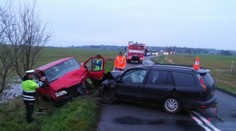 Při vážné nehodě se zranilo šest lidí! Srazilo se auto s dodávkou