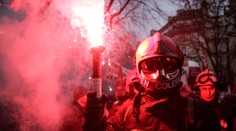 Francouzi protestují proti důchodové reformě, demonstrace potrvají přes víkend