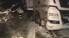 Sněhová kalamita v Česku. Návrat zimního počasí zkomplikoval dopravu