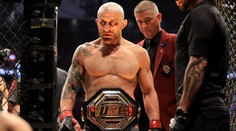 Adesanya a Volkanovski obhájili, Australan chce titul ve dvou kategoriích