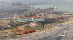 Obří rypadlo z mosteckého dolu míří do šrotu. Je jedním ze dvou strojů svého druhu