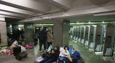 Porod uprostřed války. Malá Mia přišla na svět v kyjevském metru