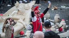 FOTKY ZKÁZY: 6000 fotbalových chuligánů přijelo zničit Řím!