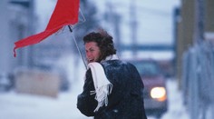 Vichr zkomplikoval cestu po D1, stopnul lanovku. Vydrží do úterý