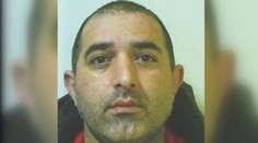 Policie hledá ozbrojeného cizince. Své blízké měl napadnout nožem