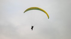 Češka přišla o život při paraglidingu v Indii. Narazila do svahu hory