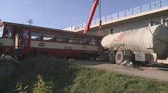 Po srážce vlaku s traktorem na Zlínsku ošetřili záchranáři tři cestující