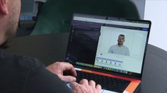 Falešná moderátorka láká na podvodné investice. Deepfake videa berou internet útokem