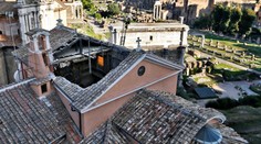 VIDEO: V Římě se propadla střecha historického kostela