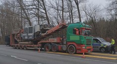 Policie pokutovala řidiče kamionů za porušování zákazu předjíždění