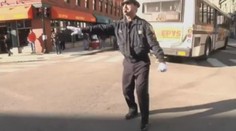 Pianista v uniformě v tom není sám. Takhle valí jeho kolegové! VIDEO