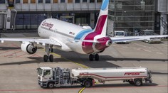Začíná docházet palivo, situace je vážná. Aerolinky ruší tisíce letů