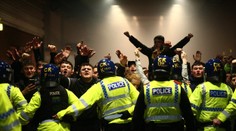 Fanoušci United napadli příznivce Brentfordu, poté přáli smrt majiteli klubu