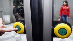 Mačkání tlačítek v MHD se vrací! Pražská integrovaná doprava mění pravidla
