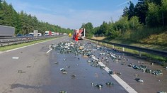 Nehoda zablokovala D1. Dálnici pokryly plechovky, tvořily se dlouhé kolony