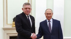 Fico ostrouhal. Putin na něj zapomněl ve svém seznamu, žehlit to musel Peskov