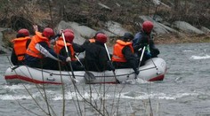 Raft s pěti lidmi se převrátil na Kamenici. Jedna žena zemřela