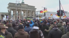 Němečtí farmáři zablokovali Berlín. Do města vjely tisíce traktorů