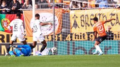 Strašidelný vlastňák ve francouzské lize. Obránce Rennes je teď všem pro smích