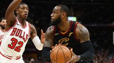 Cleveland ukončil vítěznou sérii Chicaga, LeBron si připsal 34 bodů