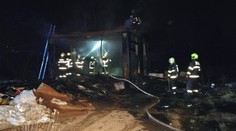 Hasiči likvidovali požár unimobuňky, obávali se tlakových lahví