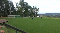 Borec na konec: Fotbalista se v okresním přeboru trefil z půlky hřiště