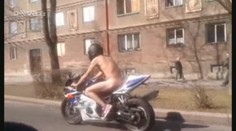 Naháč se proháněl Havířovem. Na zádech měl nápis Policie