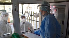 Nemocnice povolávají mediky, pomoc ale neznamená omluvenku ze školy