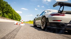 Tohle je adrenalin! Slavili jsme na okruhu za volantem porsche