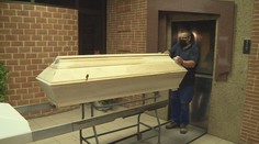 Zdražují pohřby i kremace. Pozůstalí musí šetřit na obřadech