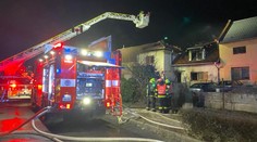 Plameny zničily dům na Kroměřížsku, majitelka skončila v nemocnici