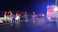 Vážná nehoda na Ústecku. Nabourané auto museli hasiči rozstříhat