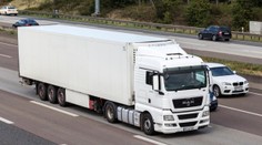 Přetížené kamiony ničí silnice a stát zbytečně vynakládá miliardy na opravy, říká Kešner