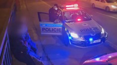 Zdrogovaný řidič se v Olomouci snažil ujet policistům. Ti tasili zbraň