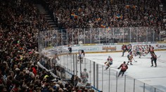 Hokejové šílenství. Extraliga praská ve švech, chodí skoro 10 tisíc lidí na zápas