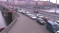 Panika v Praze: Posádka BMW pro zábavu střílela po lidech! FOTO