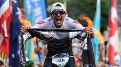 Šampion přišel s bláznivým nápadem. Doma zdolá triatlonového Ironmana