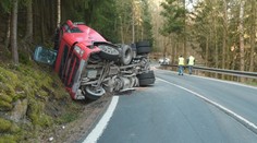 Silnice u Bečova je konečně narovnaná. Není tam rozdíl, stěžují si řidiči