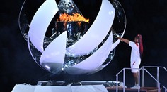 Žádná sportovní legenda! Olympijský oheň zažehla kontroverzní tenistka