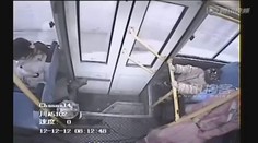 Neuvěřitelné video: Žena (39) porodila za jízdy v autobuse!