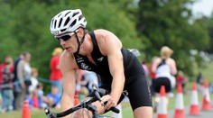 Button se nenudí. V přestávce F1 uspořádá svůj vlastní triatlon