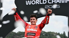 Márquez se vrací na trůn. Je mistrem světa, vyrovnal legendárního Rossiho