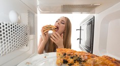 Jak ohřát pizzu v mikrovlnce, aby byla dobrá? Jednoduchý trik!