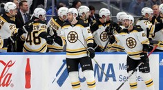 Boston vyhrál i bez Pastrňákových gólů, Faksova trefa na body nestačila